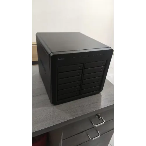 Synology DS2415+ NAS box